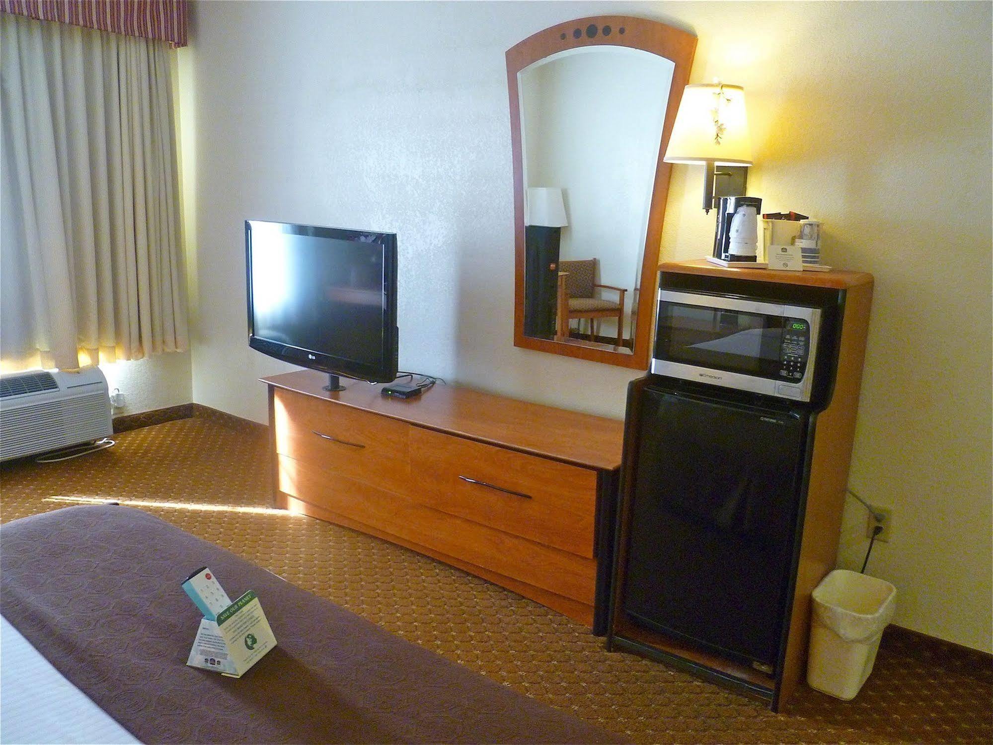 เบย์มอนต์ บาย วินด์แฮม ไฮน์สวิลล์ ฟอร์ต สจ๊วต แอเรีย Hotel ภายนอก รูปภาพ