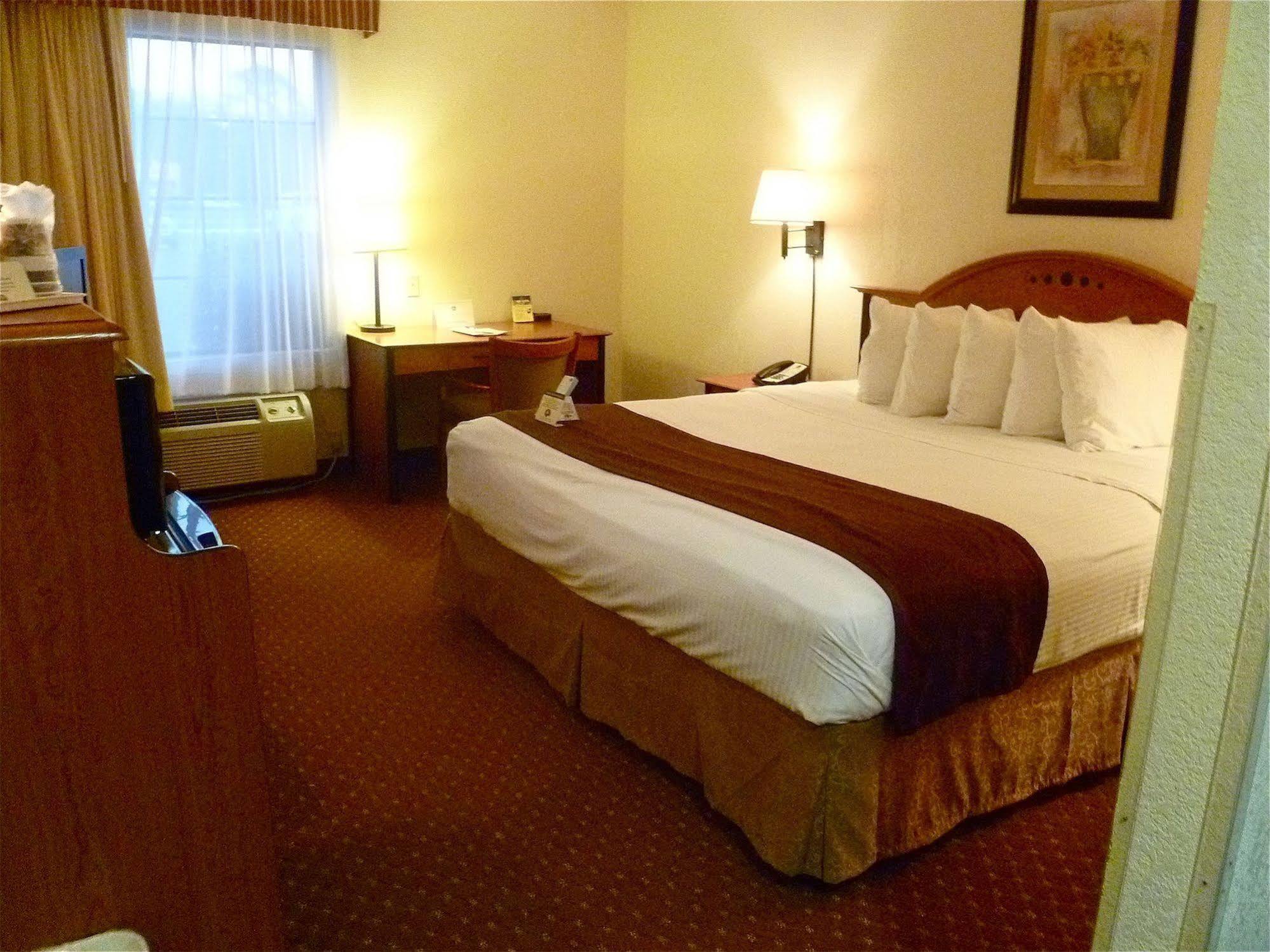 เบย์มอนต์ บาย วินด์แฮม ไฮน์สวิลล์ ฟอร์ต สจ๊วต แอเรีย Hotel ภายนอก รูปภาพ